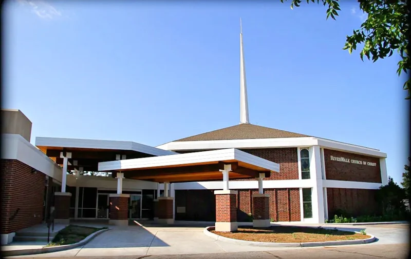 The entrance and steeple of RiverWalk Church of Christ in Wichita